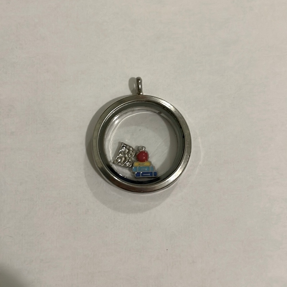Origami Owl locket! Can be used for a keychain or necklace!
